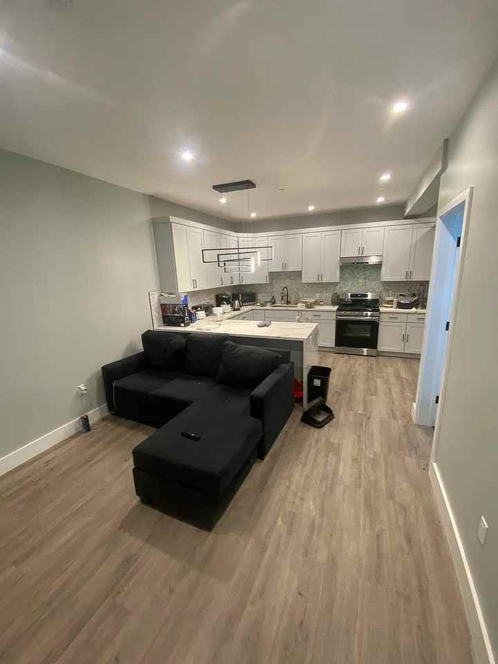 Listing photo 1 of 5