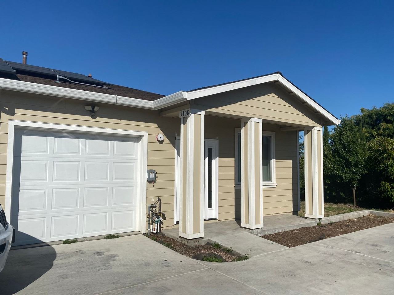 Listing photo 1 of 5