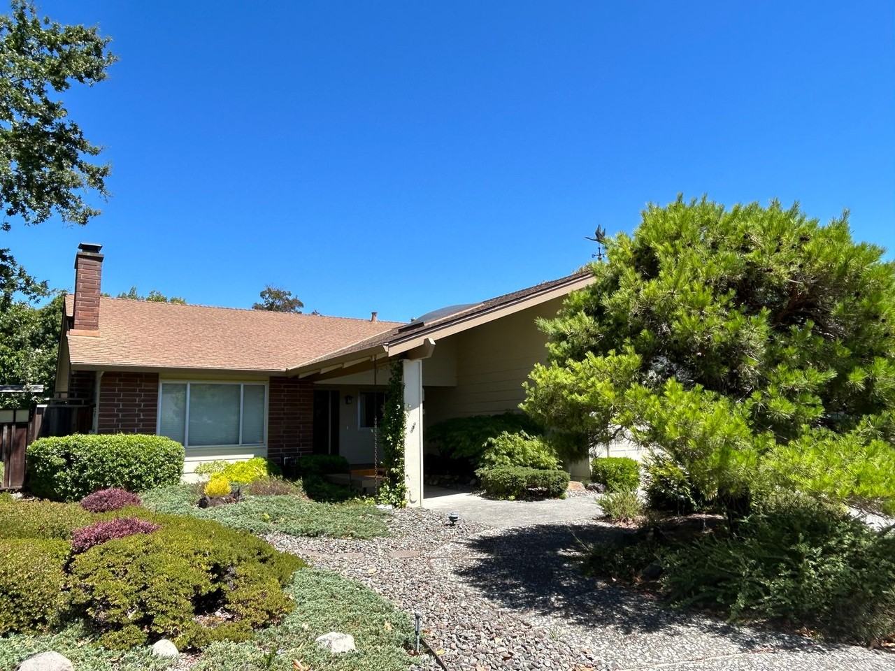 Listing photo 1 of 5