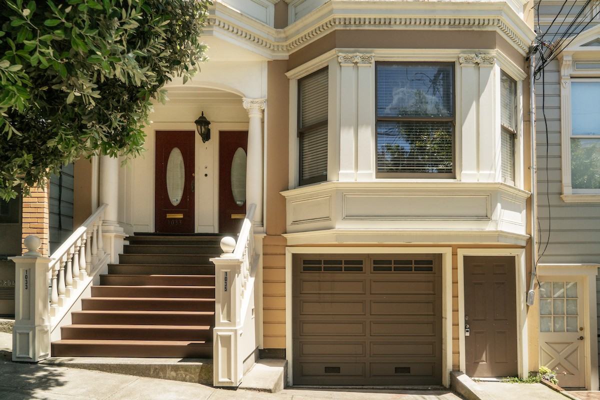 Listing photo 1 of 5