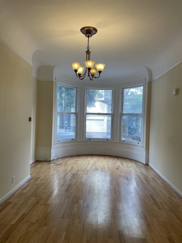 Listing photo 1 of 5