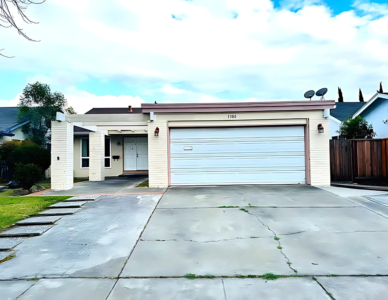 Listing photo 1 of 5