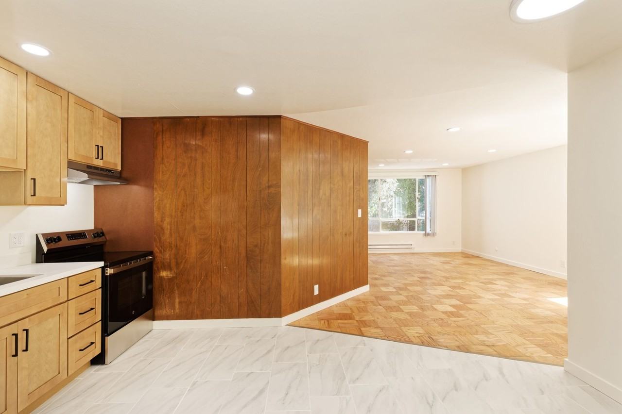 Listing photo 1 of 5