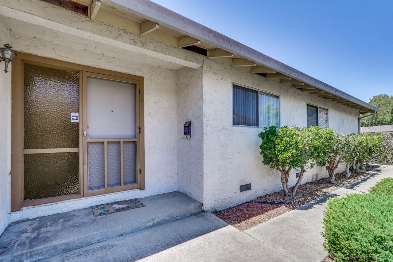 Listing photo 1 of 5