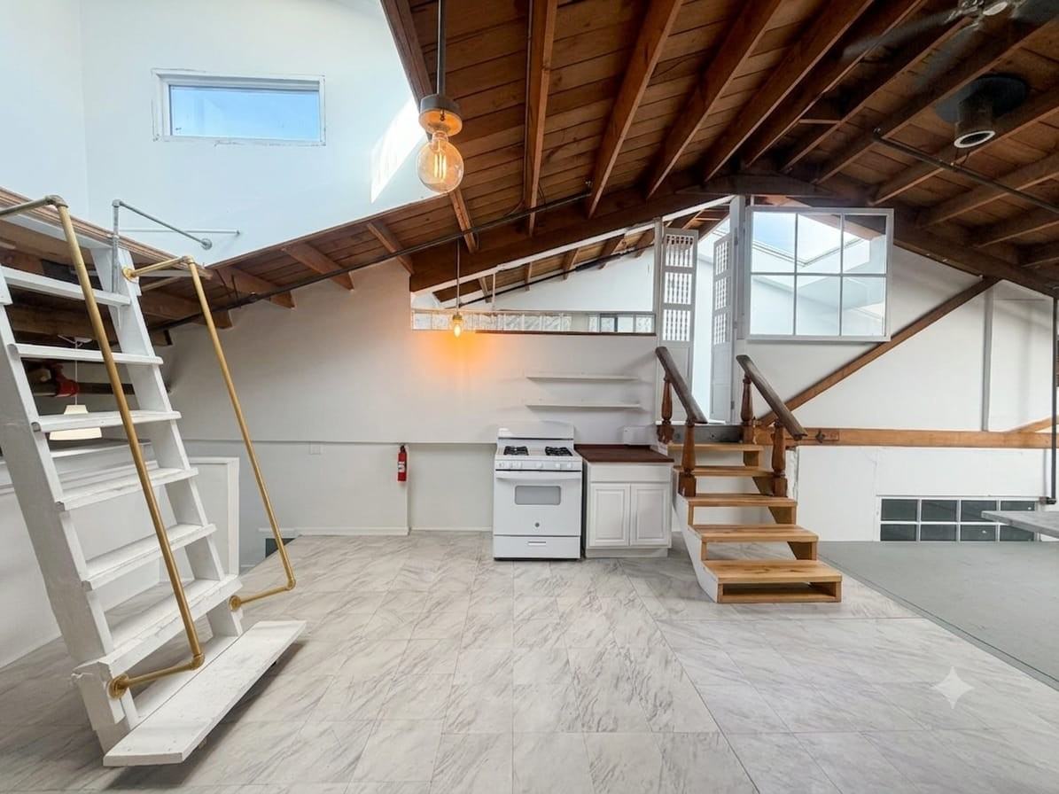 Listing photo 1 of 5