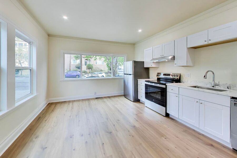 Listing photo 1 of 5
