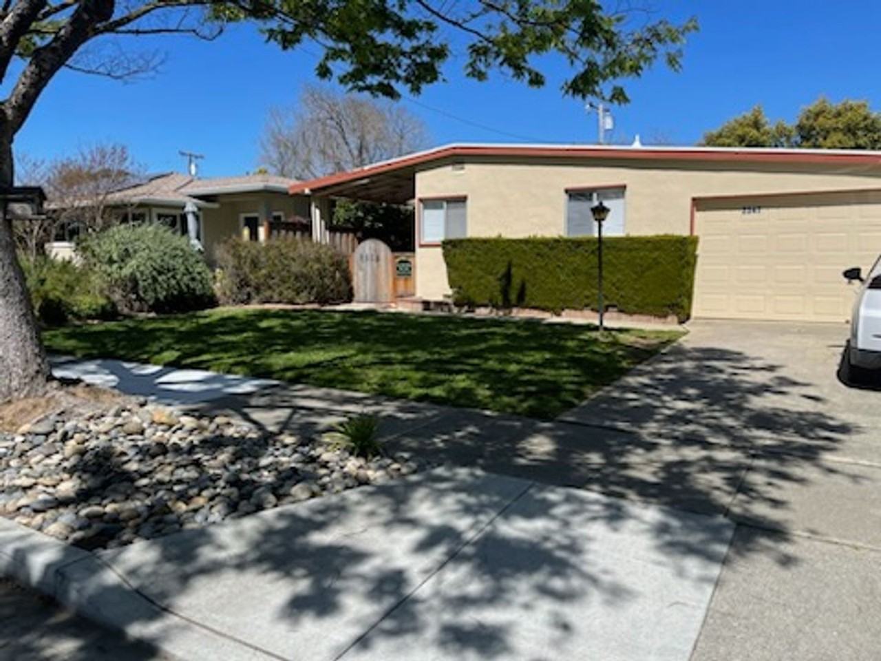 Listing photo 1 of 5