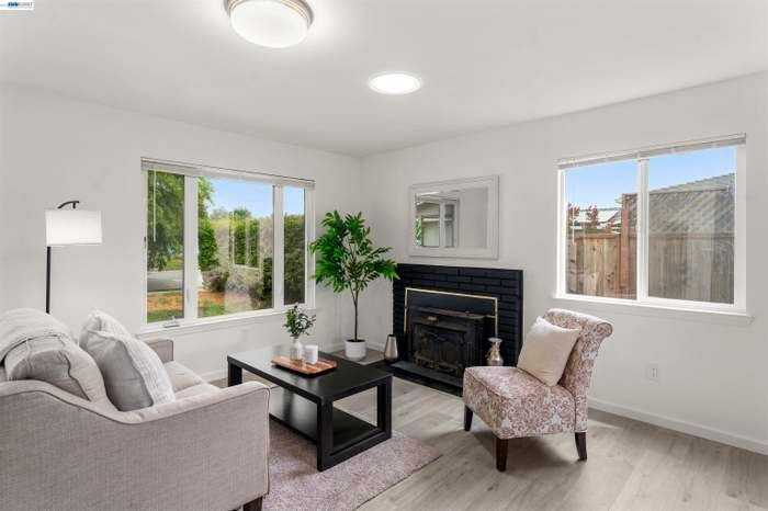 Listing photo 1 of 5