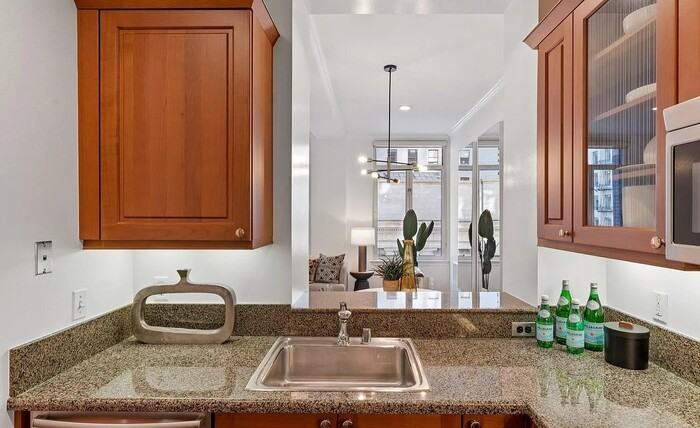 Listing photo 1 of 5
