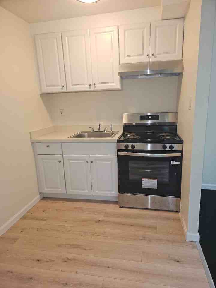 Listing photo 1 of 5