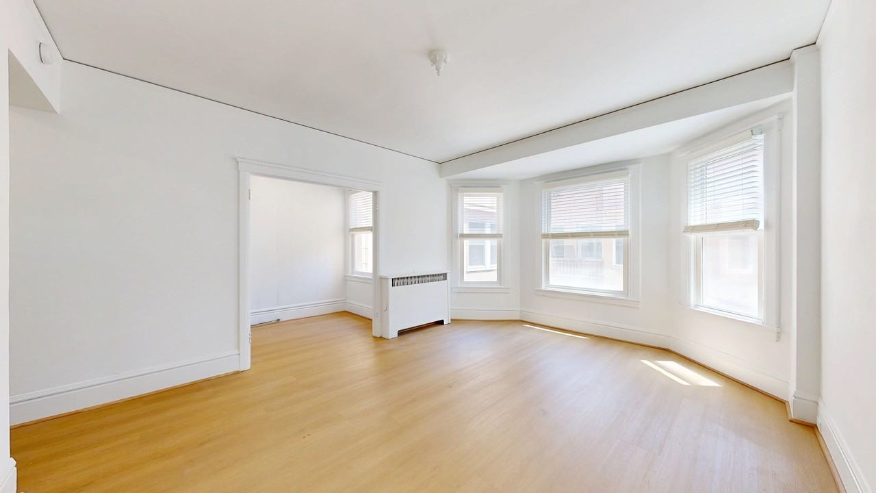 Listing photo 1 of 5