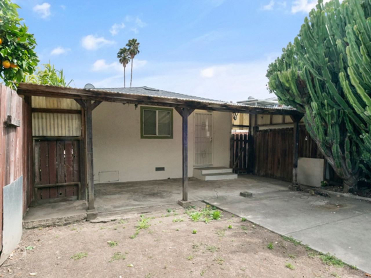 Listing photo 1 of 5