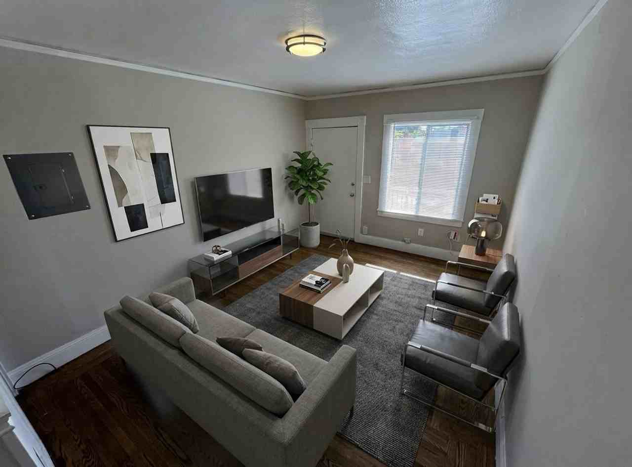 Listing photo 1 of 5