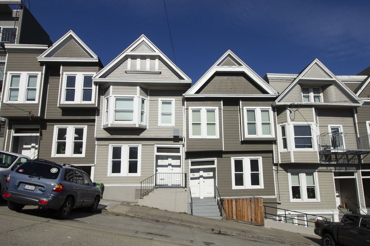 Listing photo 1 of 5