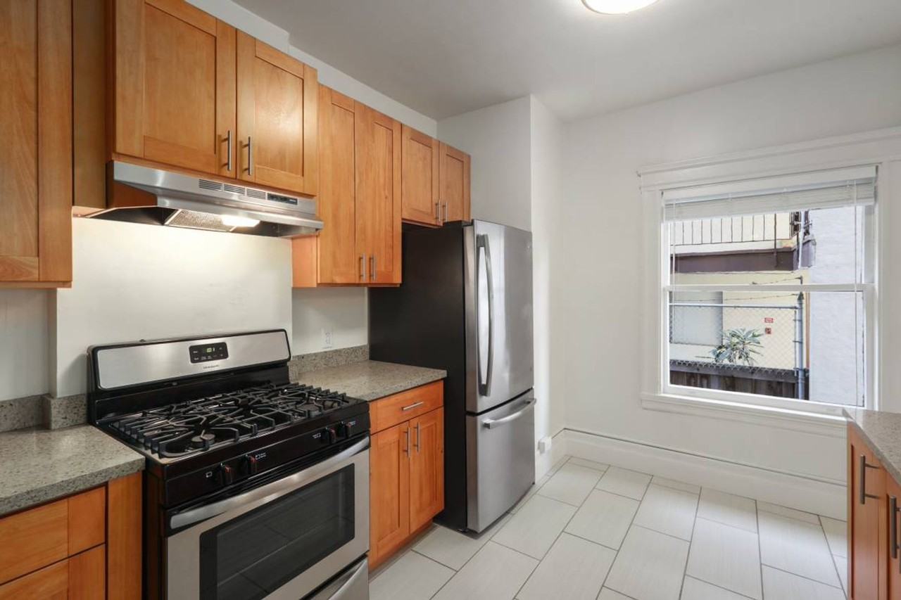 Listing photo 1 of 5