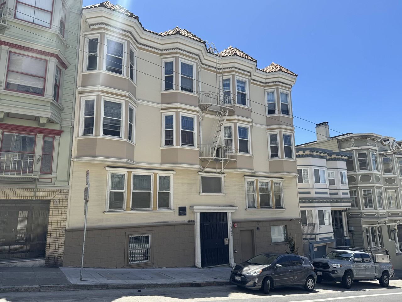 Listing photo 1 of 5