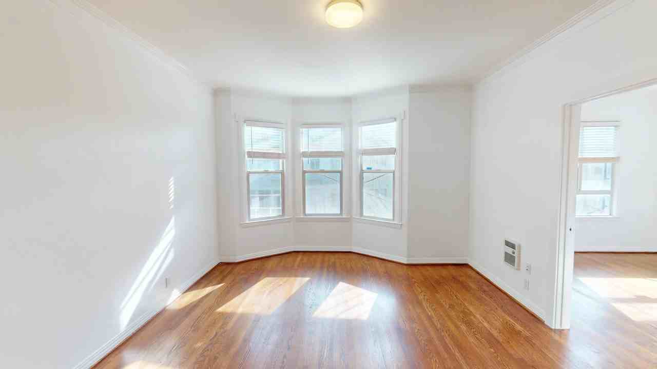 Listing photo 1 of 5