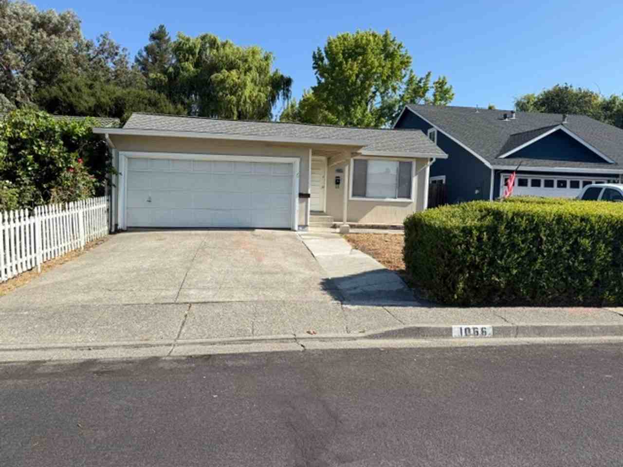 Listing photo 1 of 5
