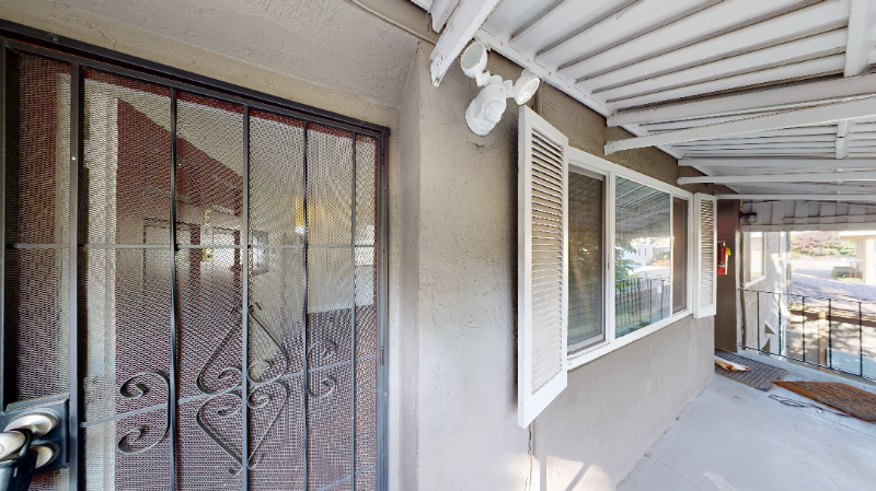 Listing photo 1 of 5