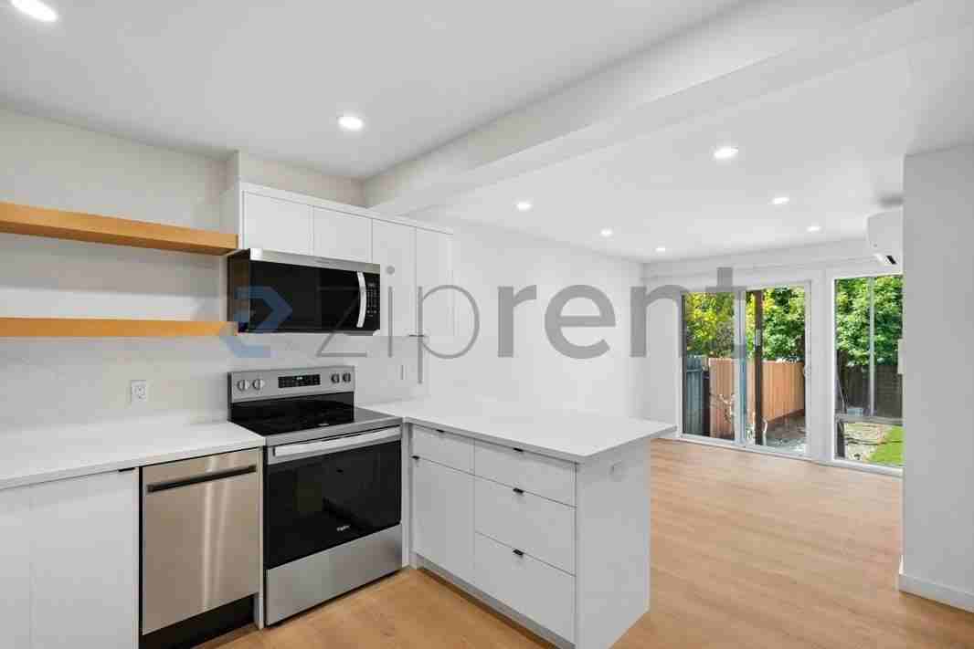 Listing photo 1 of 5