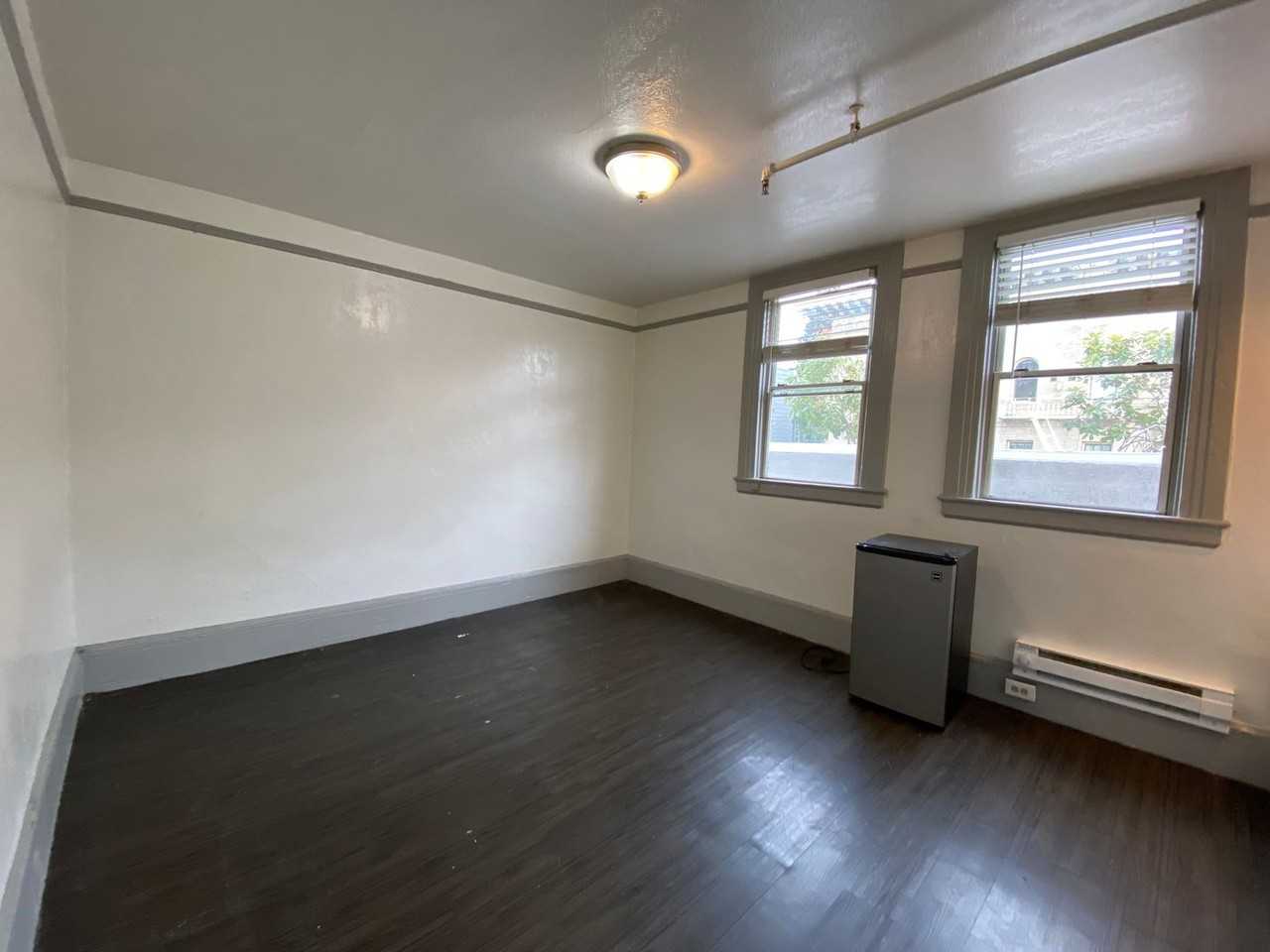 Listing photo 1 of 5