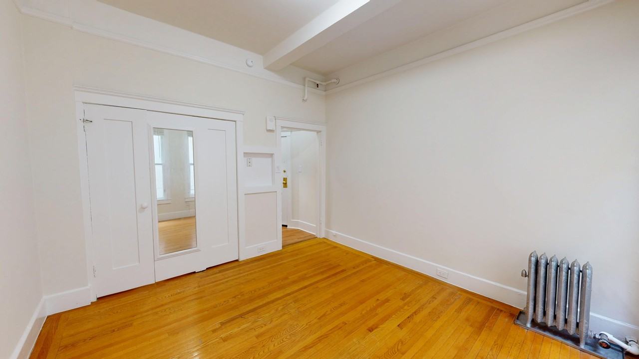 Listing photo 1 of 5