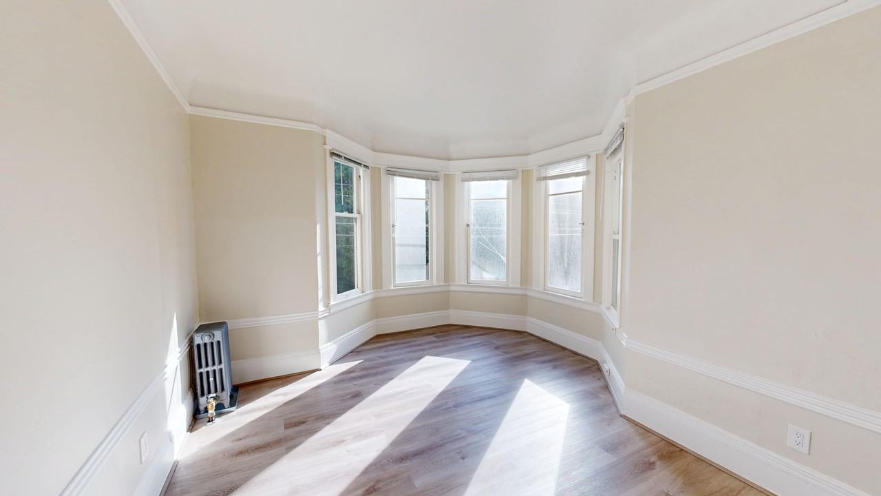 Listing photo 1 of 5