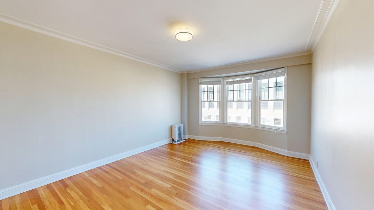 Listing photo 1 of 5