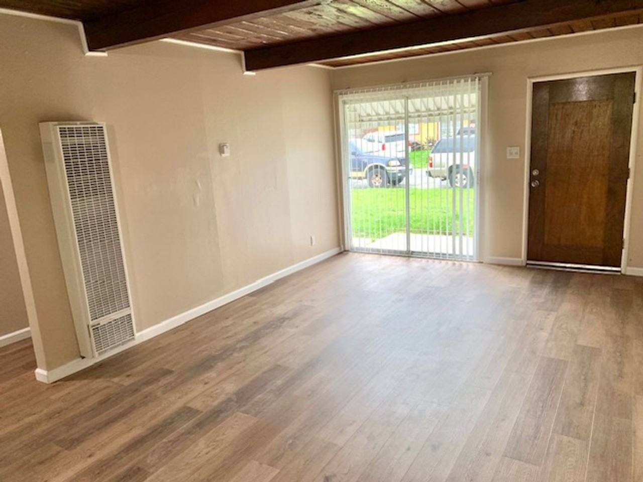 Listing photo 1 of 5