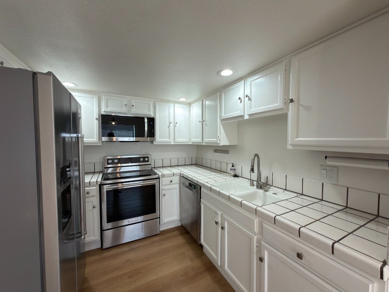 Listing photo 1 of 5