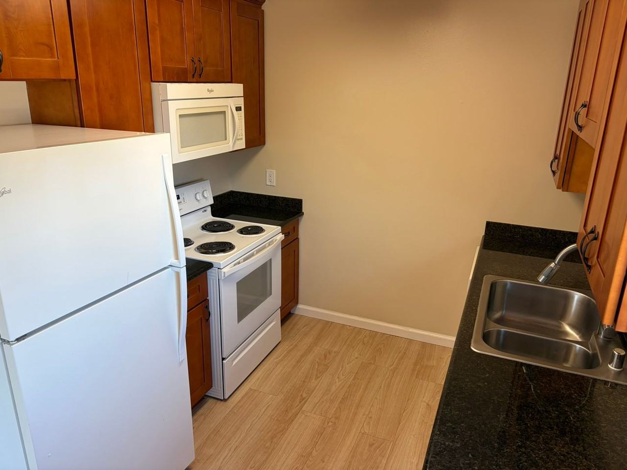 Listing photo 1 of 5