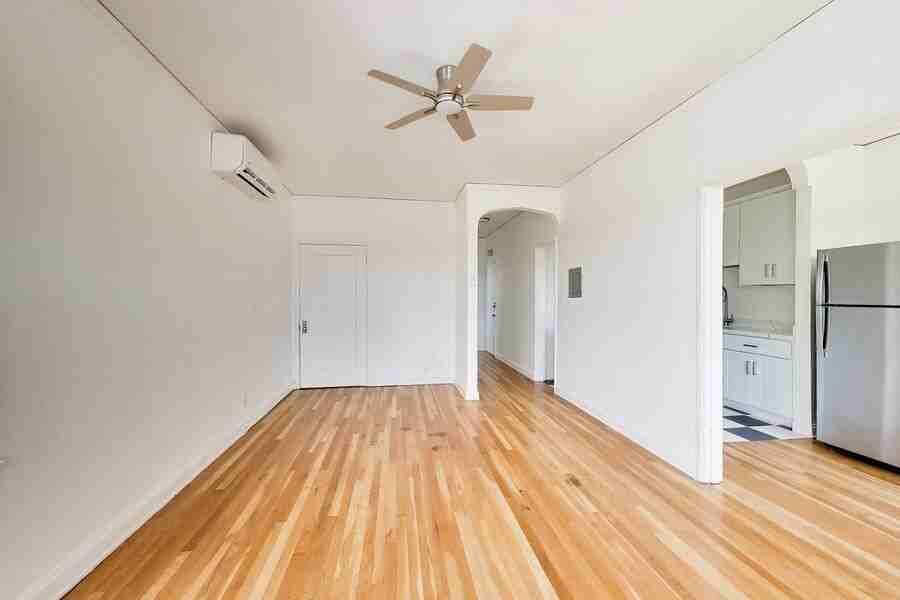 Listing photo 1 of 5