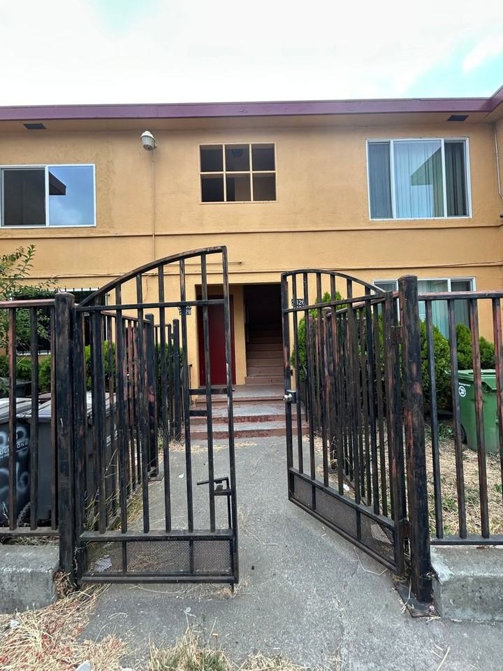 Listing photo 1 of 5