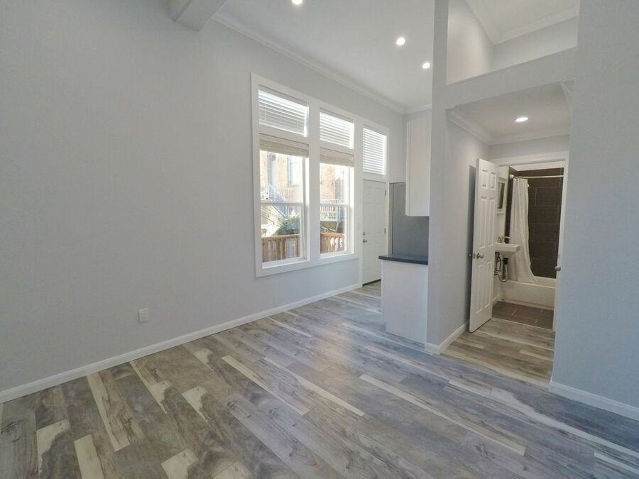 Listing photo 1 of 5