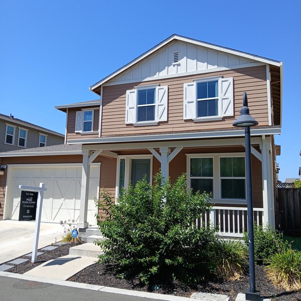 Listing photo 1 of 5