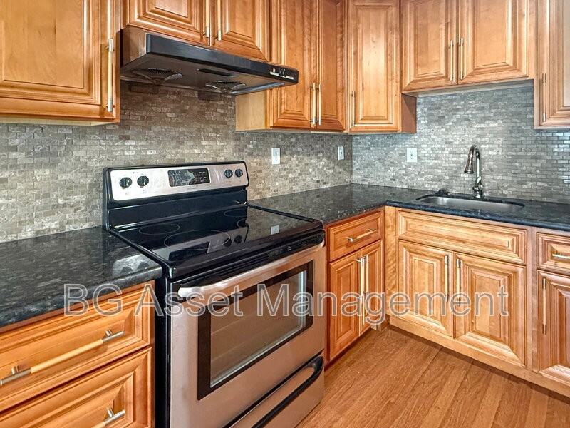 Listing photo 1 of 5