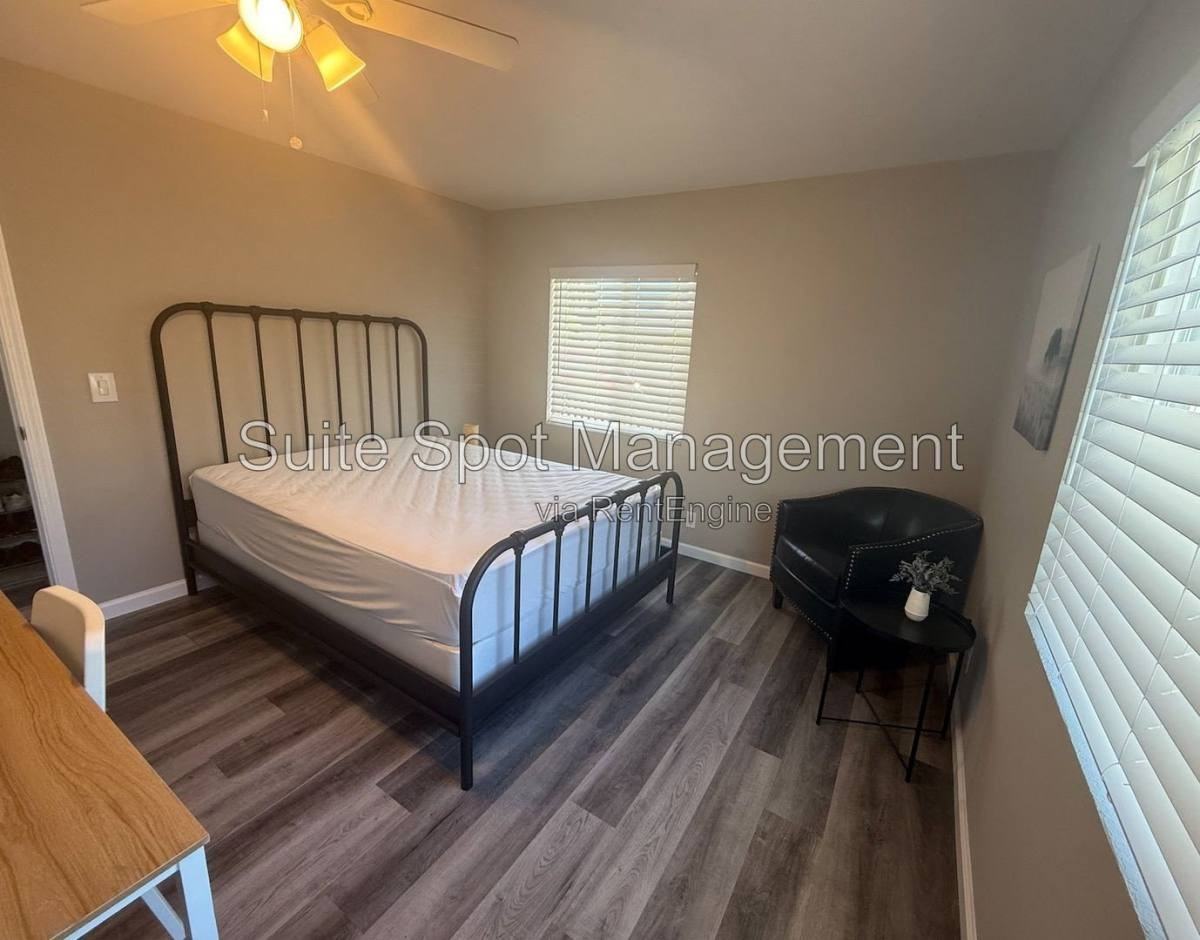 Listing photo 1 of 5