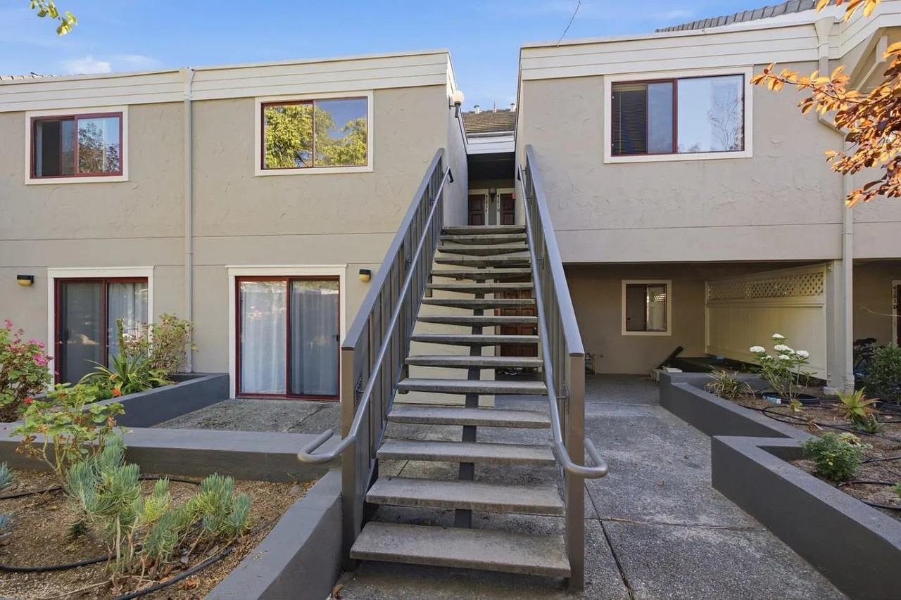 Listing photo 1 of 5