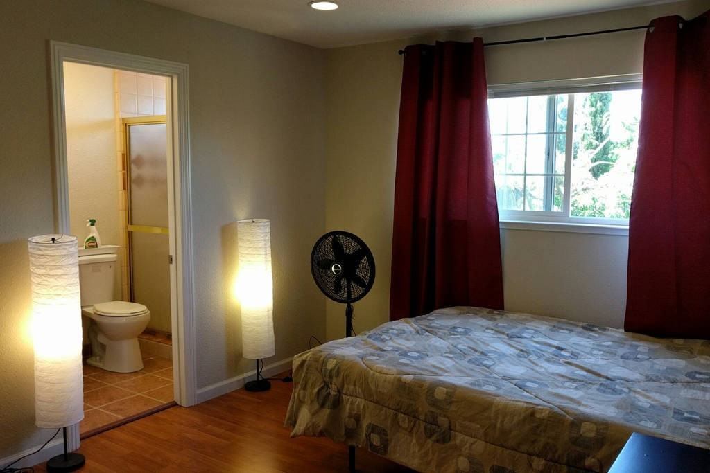 Listing photo 1 of 5