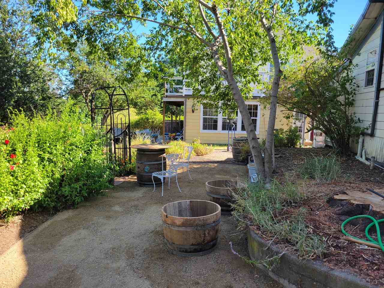Listing photo 1 of 3