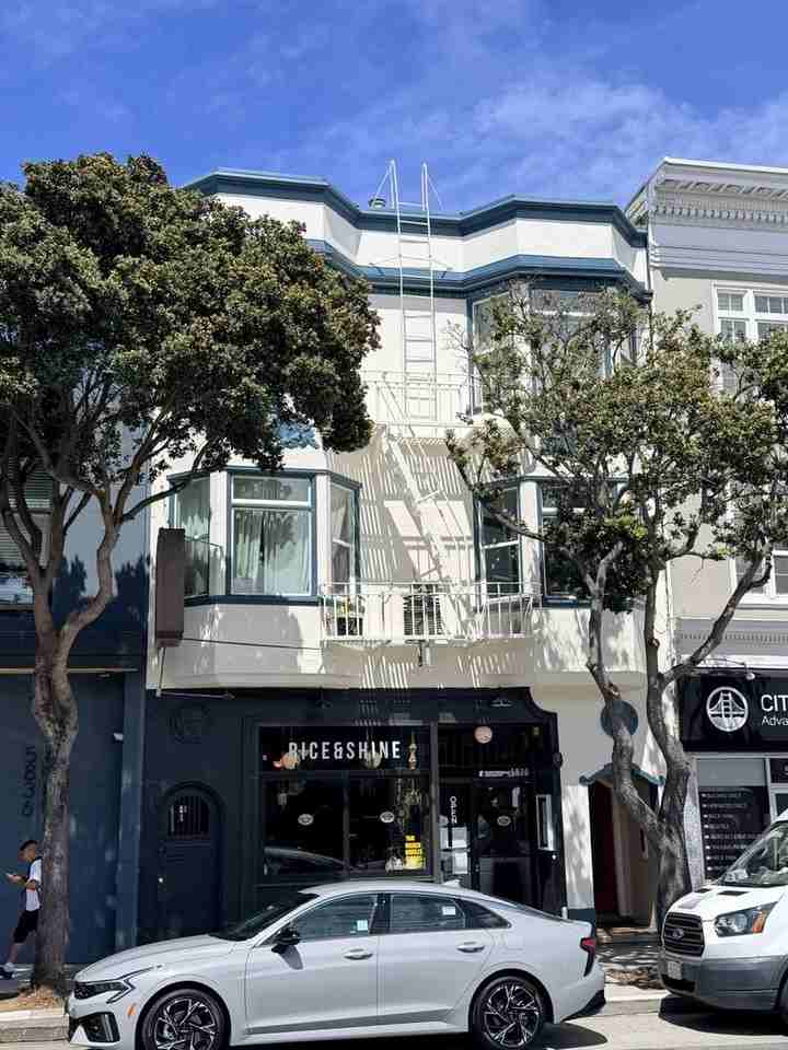 Listing photo 1 of 5