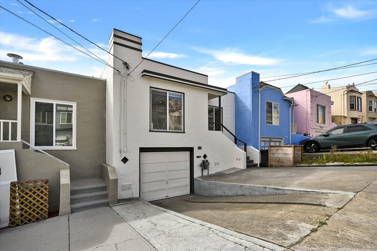 Listing photo 1 of 5