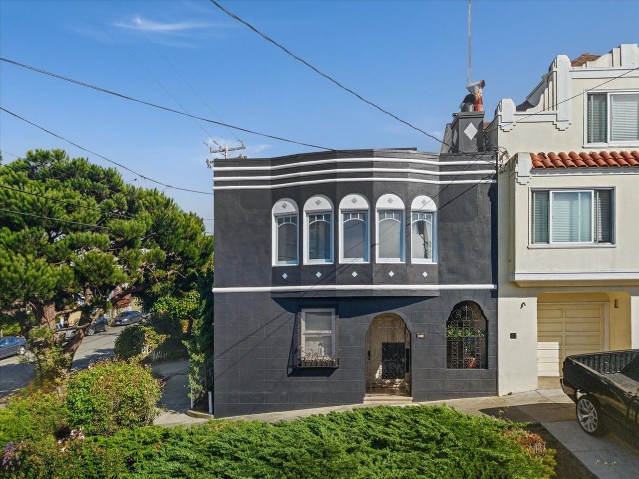 Listing photo 1 of 5