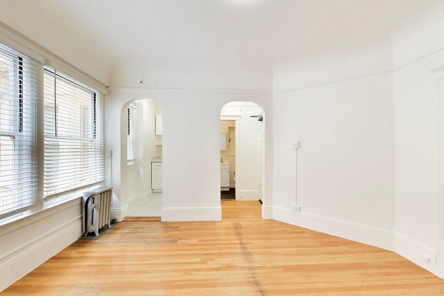 Listing photo 1 of 5