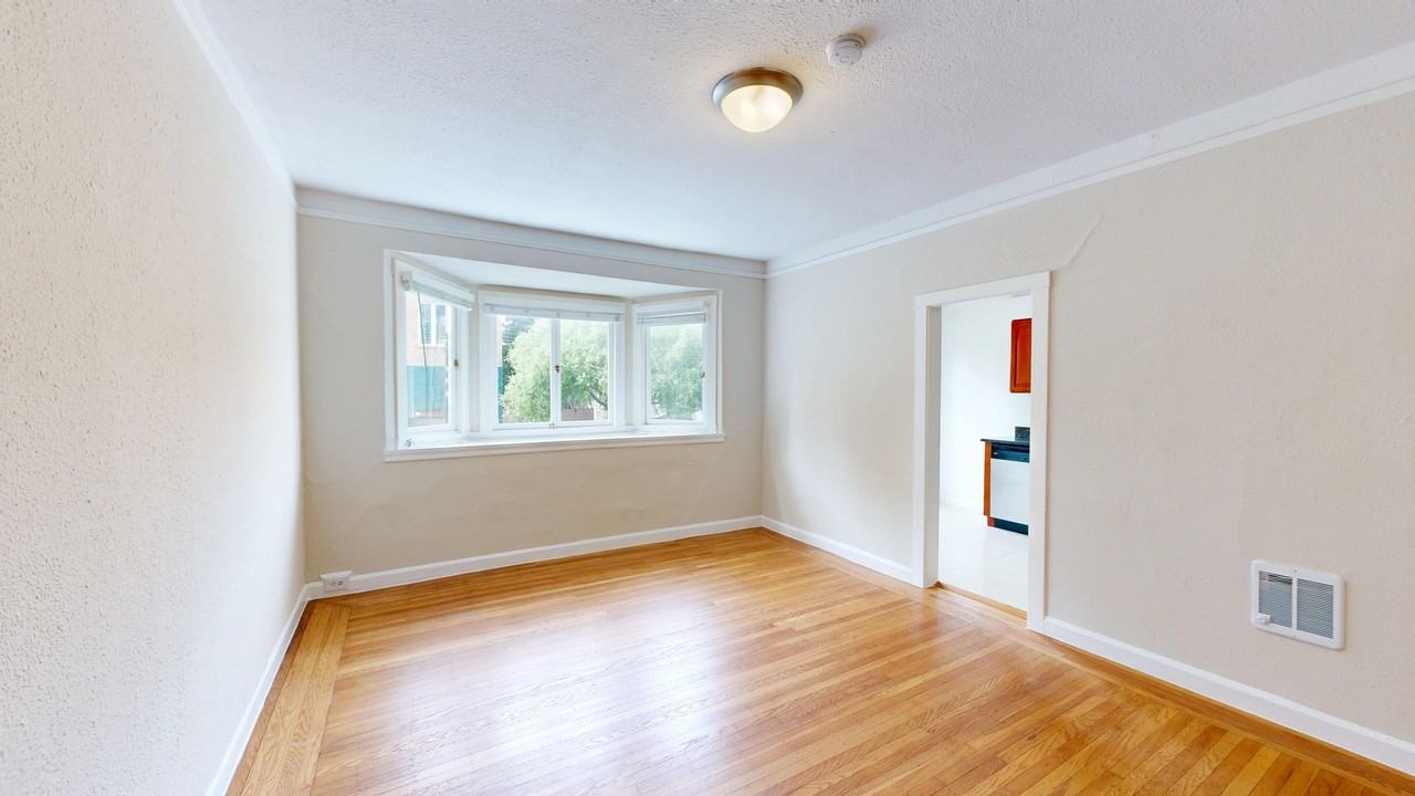 Listing photo 1 of 5