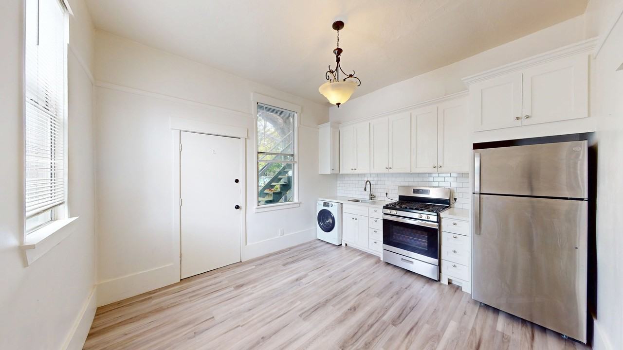 Listing photo 1 of 5