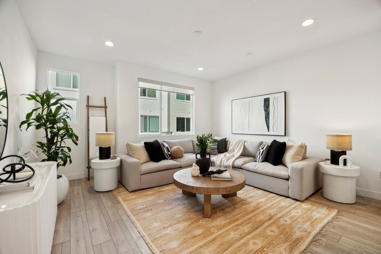 Listing photo 1 of 5