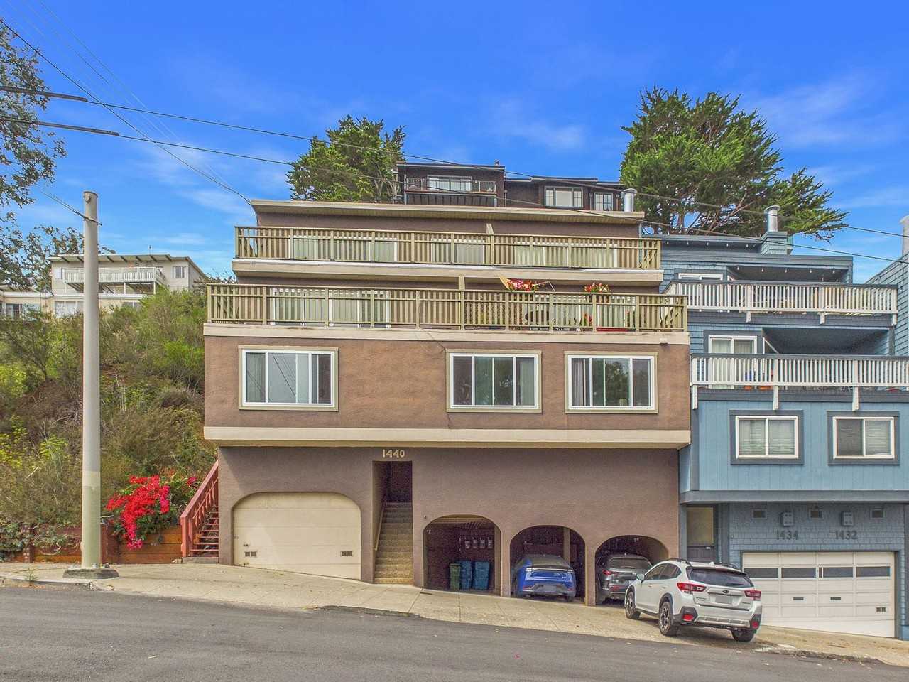 Listing photo 1 of 5