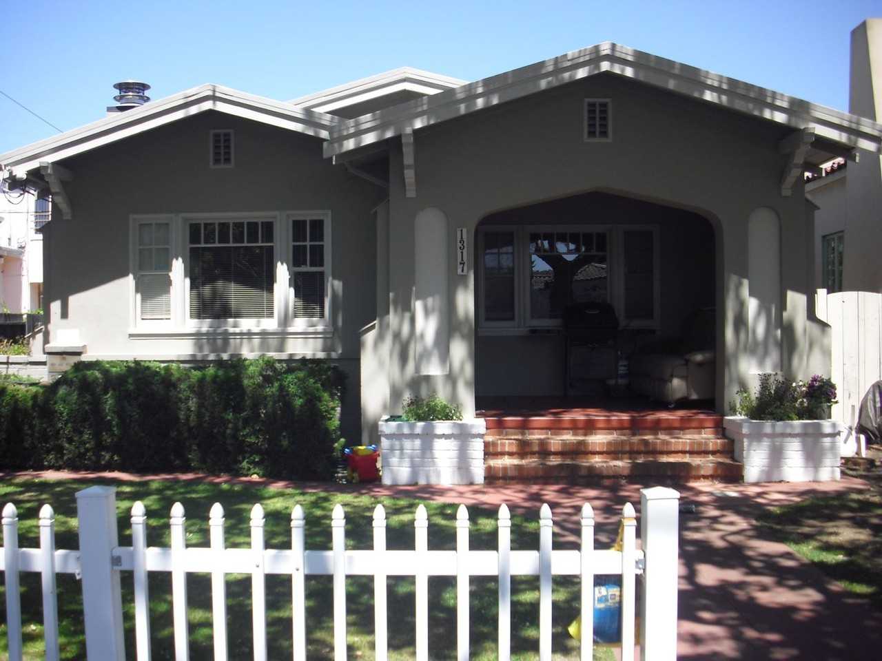 Listing photo 1 of 5
