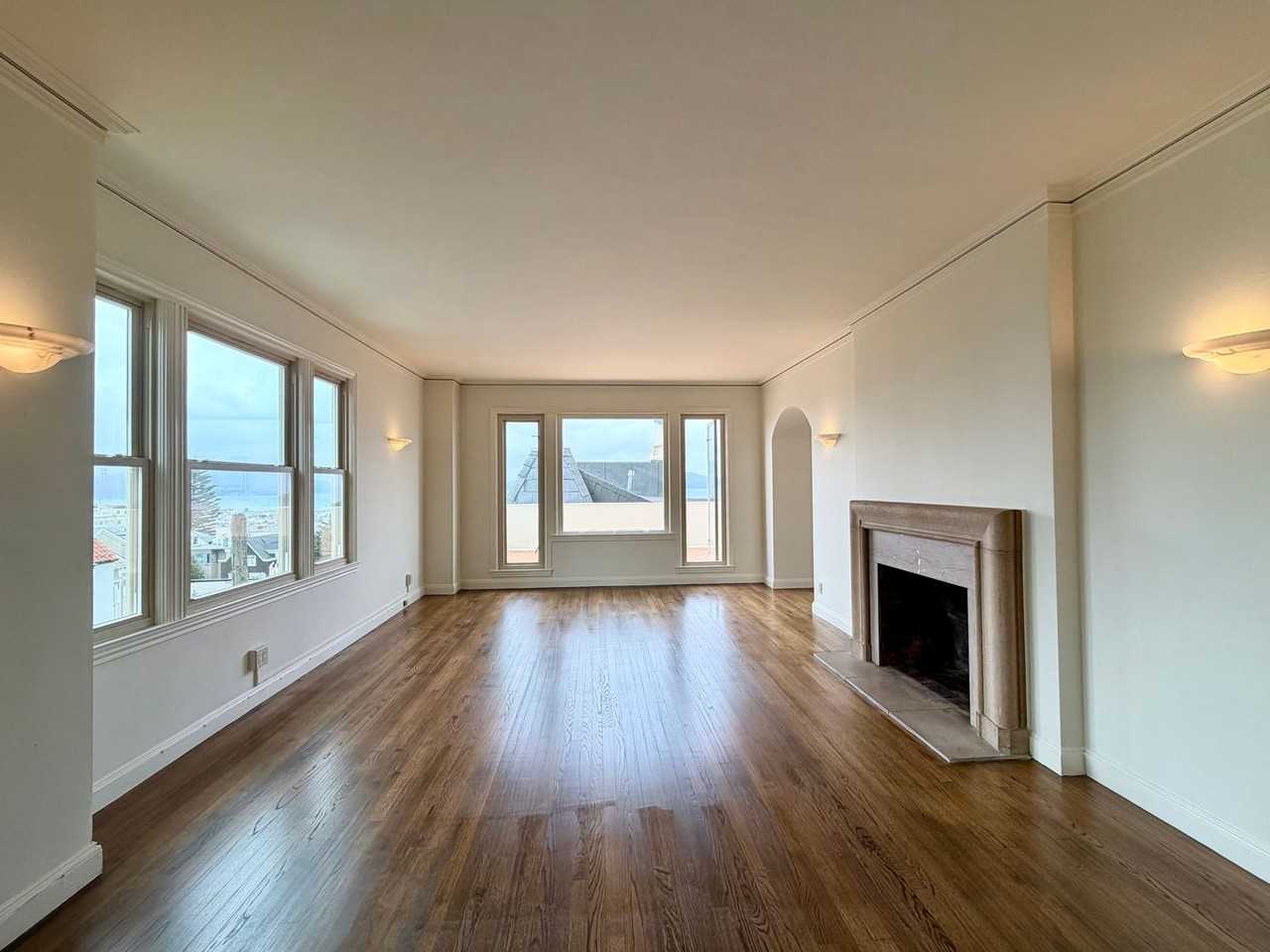 Listing photo 1 of 5